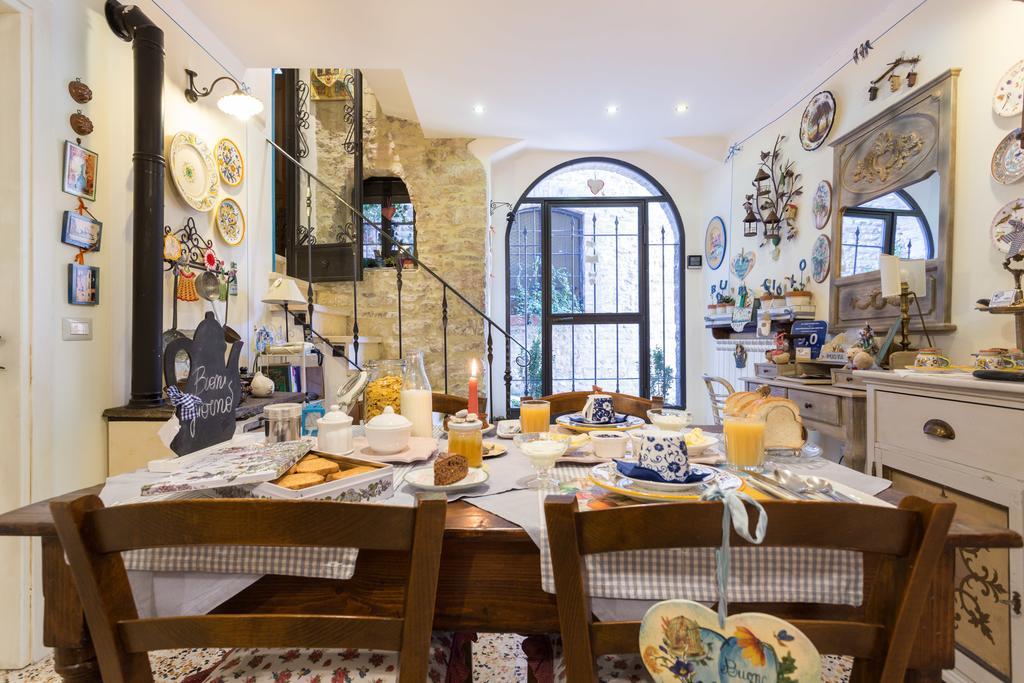 Bed And Breakfast A Casa Delle Fate Асизи Екстериор снимка