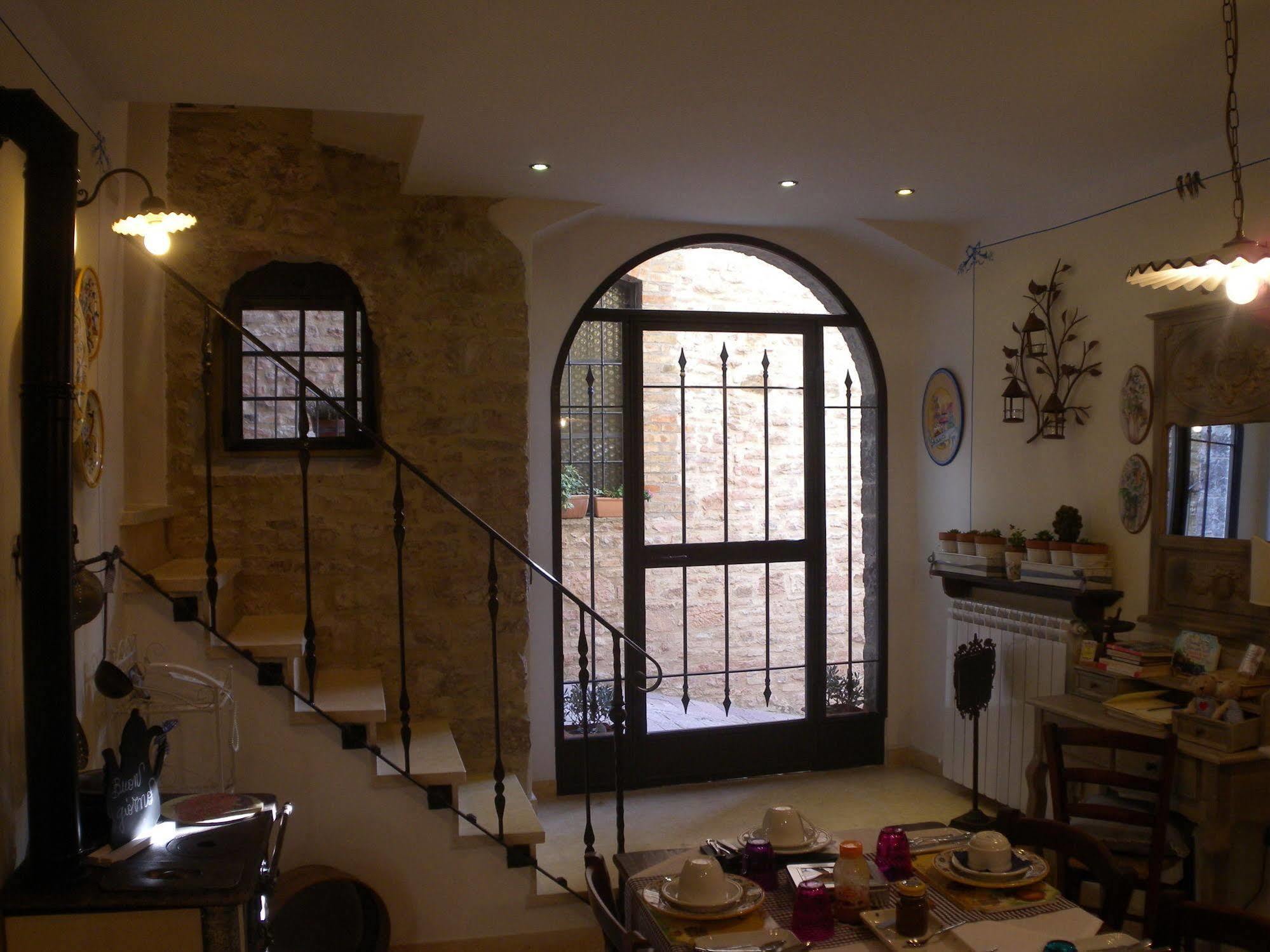 Bed And Breakfast A Casa Delle Fate Асизи Екстериор снимка