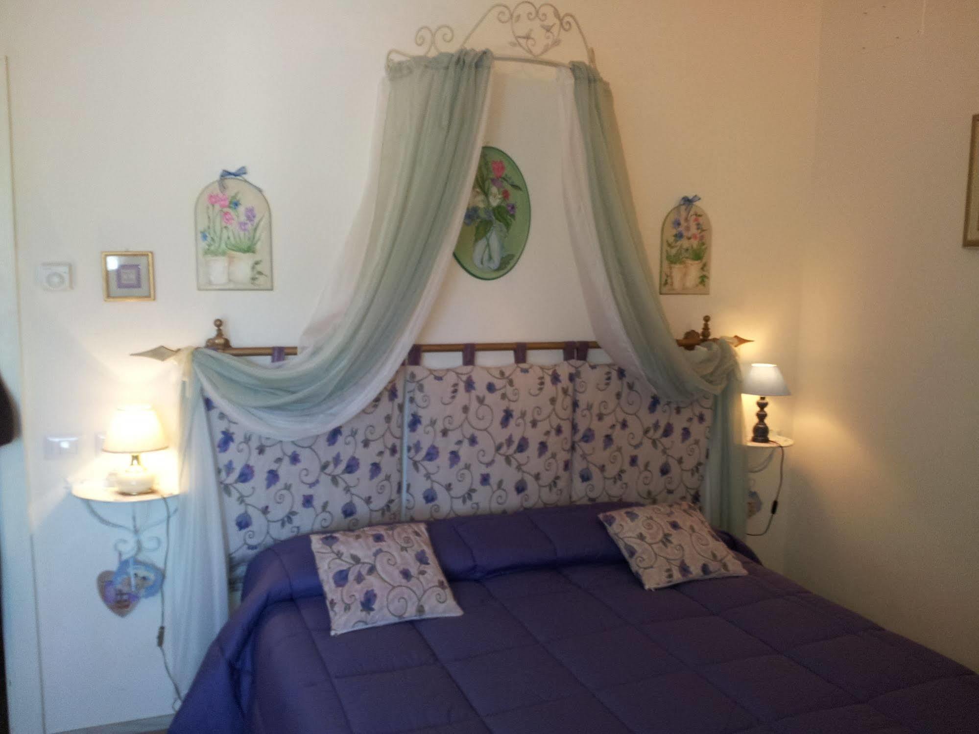 Bed And Breakfast A Casa Delle Fate Асизи Екстериор снимка