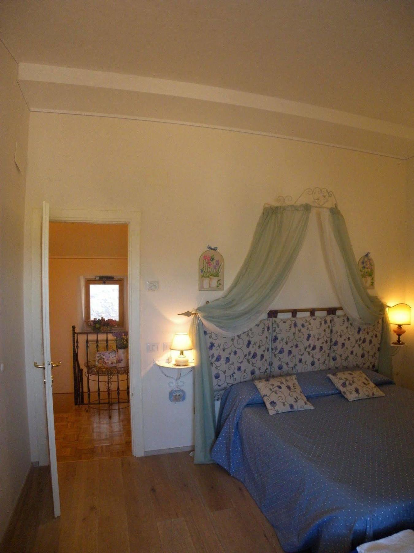 Bed And Breakfast A Casa Delle Fate Асизи Екстериор снимка