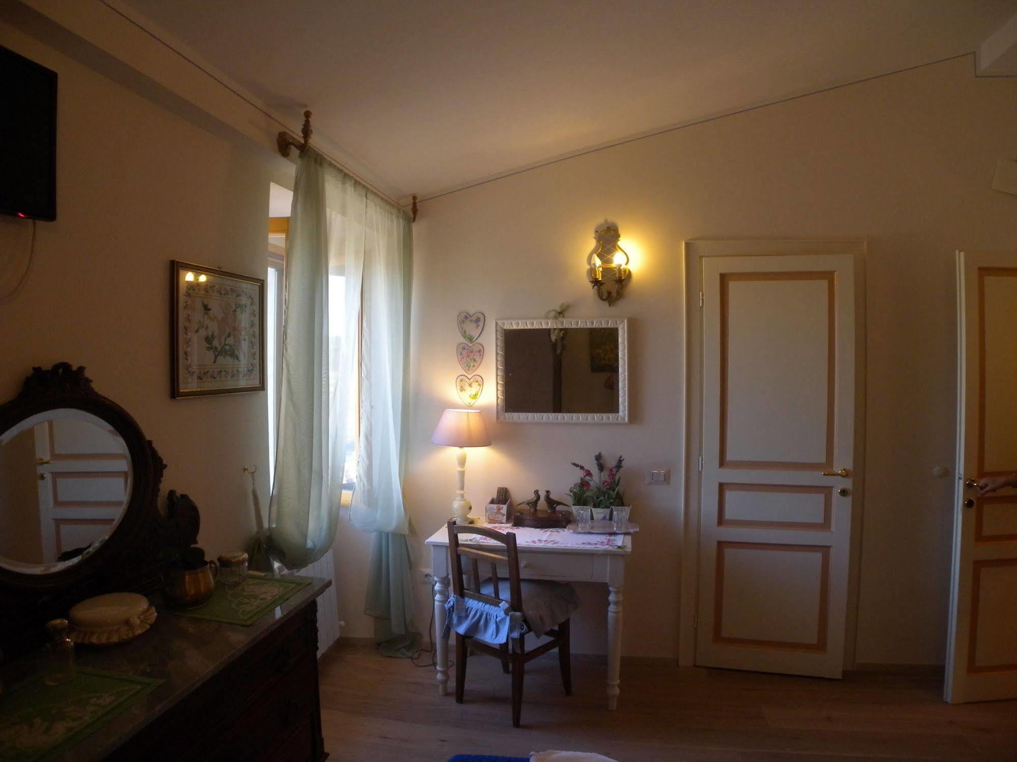 Bed And Breakfast A Casa Delle Fate Асизи Екстериор снимка
